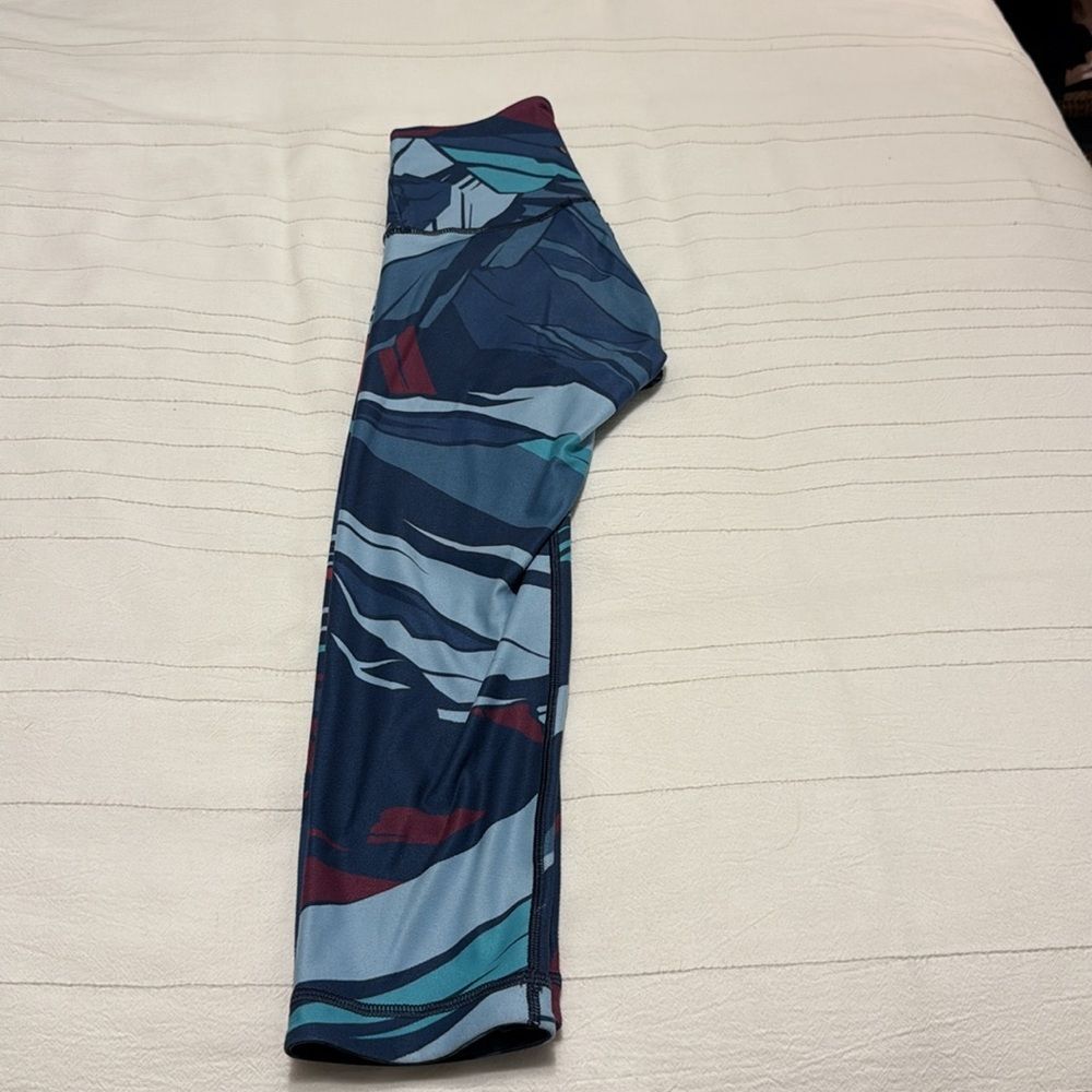 Peloton Women WITH Expedition High Waist Revesible Capri Legging Size X-Small - Picture 4 of 9